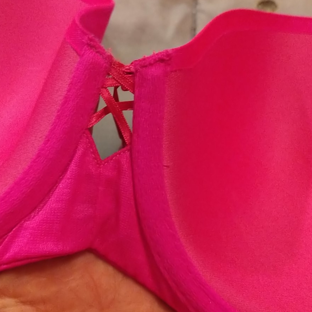 Victoria Secret - Picture 2 of 4